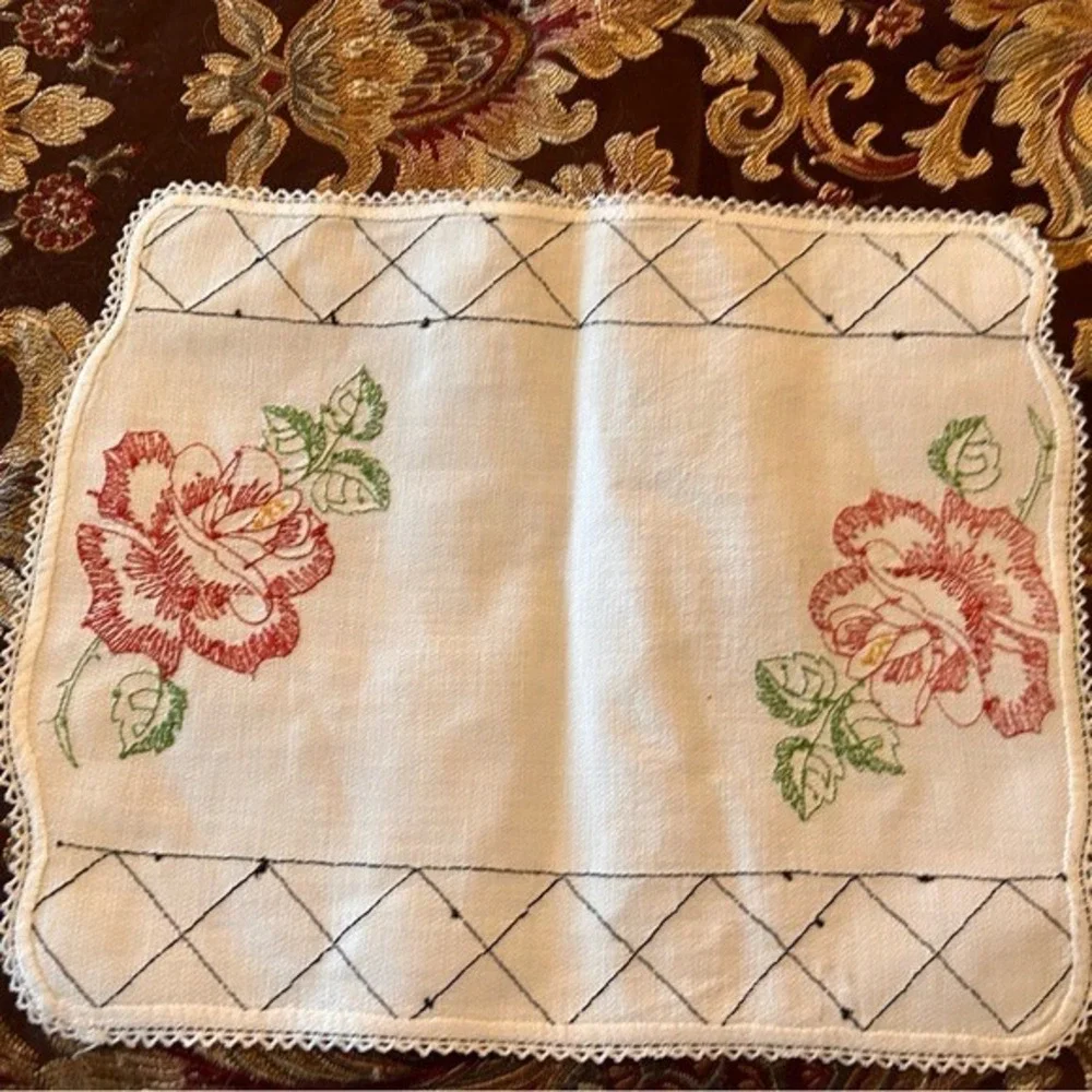 Vintage White Linen Needlepoint Rose &‎ Black Diamonds Table Topper